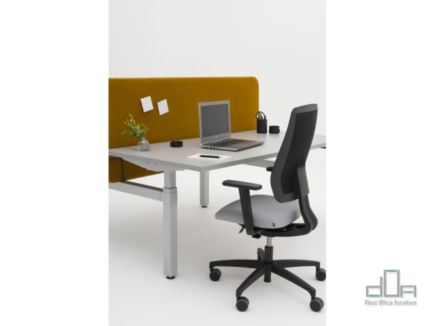 Birou operational OGI DRIVE reglabil pe inaltime #AboutOfficeFurniture