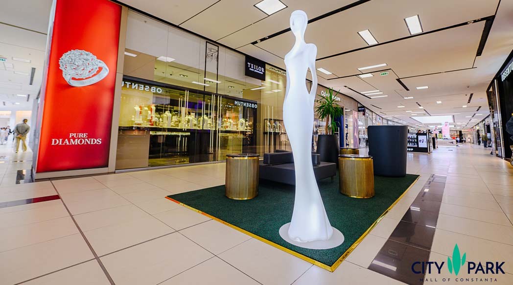 Amenajare zona relaxare in fata magazinului Obsentum din City Park Constanta