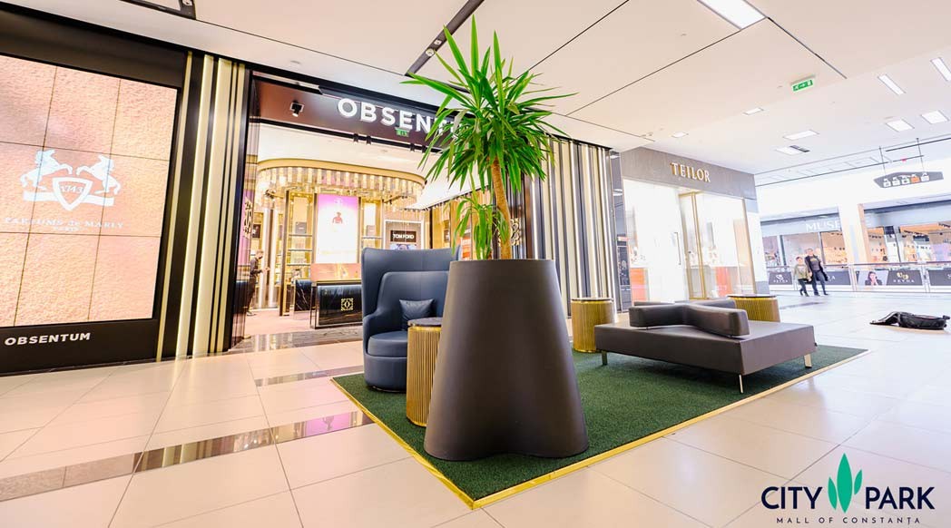 Amenajare zona relaxare in fata magazinului Obsentum din City Park Constanta